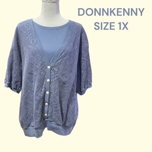 DONNKENNY PULLOVER TOP IN A DUSTY BLUE GENTLY WORN SIZE 1X